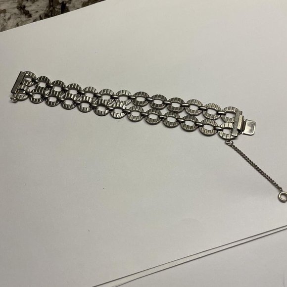 Vintage Signed Pamar Costume Silver Tone Metal Bracelet with Safety Chain Clasp - Picture 10 of 11